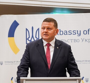 Залужный впервые рассказал о спорах с Зеленским после начала вторжения РФ – AP