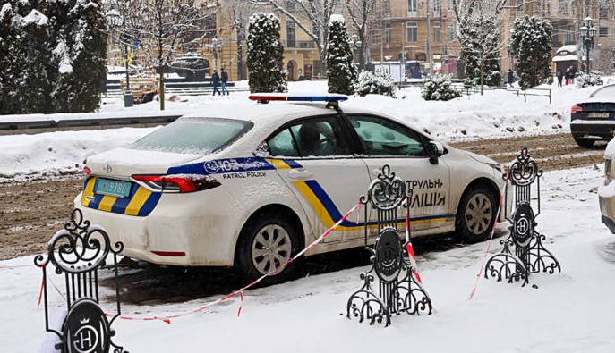 Двое правоохранителей получили ранения в результате взрыва гранаты в Черновицком районе