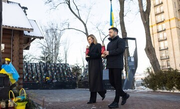 Зеленский с женой почтили память Героев Небесной Сотни