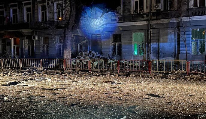 Росія атакувала Одесу дронами: зруйновані житлові будинки та школа