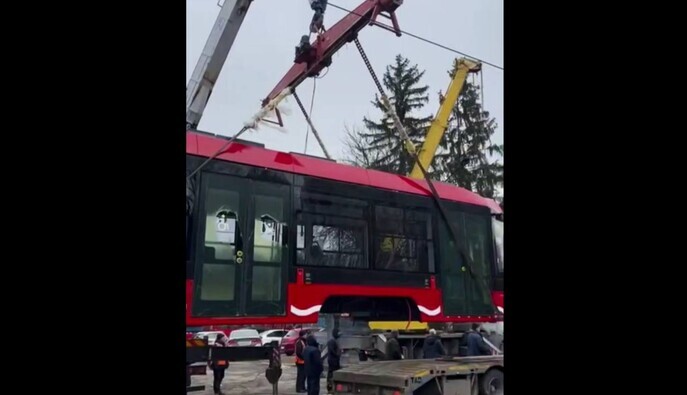 В Днепре на маршрут выходит новый низкопольный трамвай