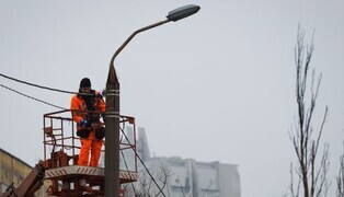 Після масованої атаки в шести областях знеструмлені споживачі: діють графіки відключень