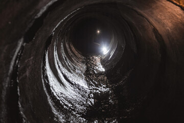 У Києві врятували підлітків, які заблукали у каналізації