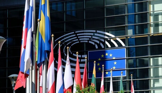 У Європарламенті пропонують заморозити голосування щодо торговельної угоди зі США через тарифи Трампа — Bloomberg