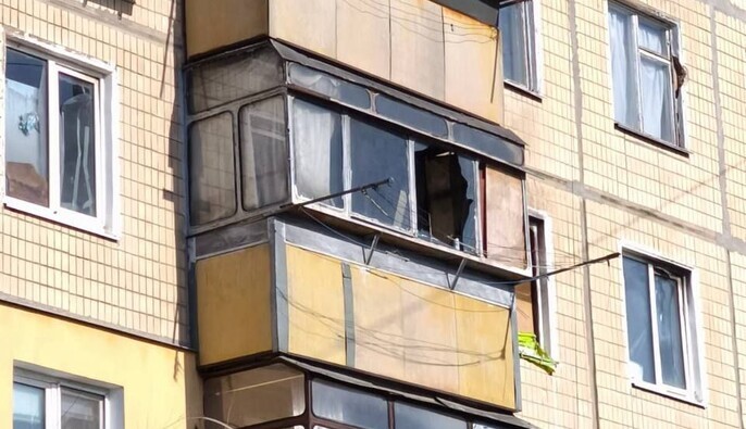 РФ обстріляла Нікополь з артилерії: поранені три жінки, пошкоджено багатоповерхівку