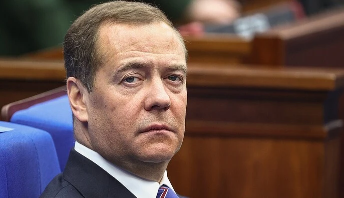 Медведев пригрозил Европе вторжением русских солдат