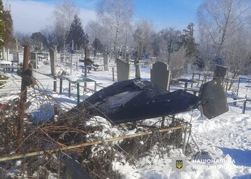 На Кіровоградщині бойова частина дрона під час атаки РФ впала на кладовище  