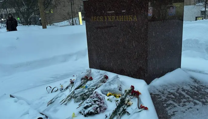 У Москві біля пам'ятника Лесі Українці поліція затримала кілька людей 24 лютого: деталі