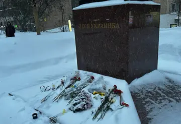 В Москве возле памятника Лесе Украинке полиция задержала несколько человек 24 февраля: детали