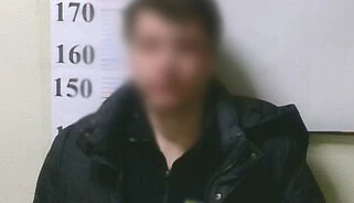 У Києві на Троєщині чоловік напав на підлітка і  порізав йому обличчя канцелярським ножем