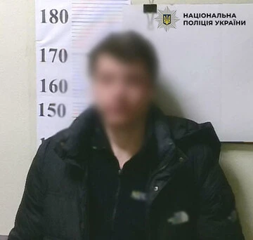 В Киеве на Троещине мужчина напал на подростка и порезал лицо канцелярским ножом