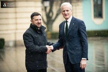 Зеленский встретился с премьером Норвегии - фото