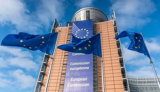 Еврокомиссия планирует интегрировать искусственный интеллект в свою деятельность