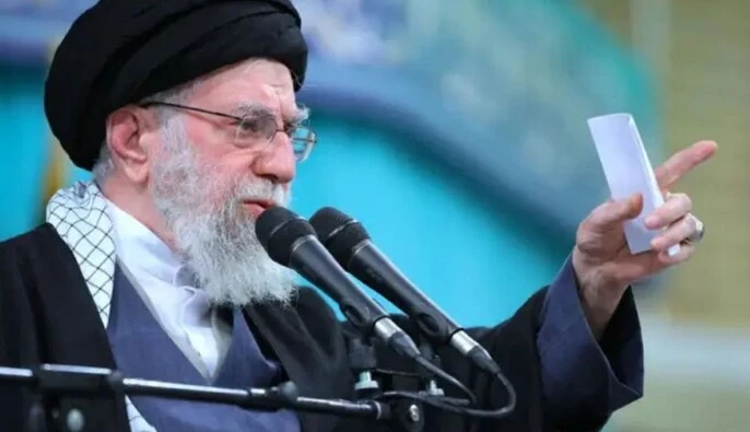 Тело верховного лидера Ирана Хаменеи обнаружили в руинах его резиденции — Reuters