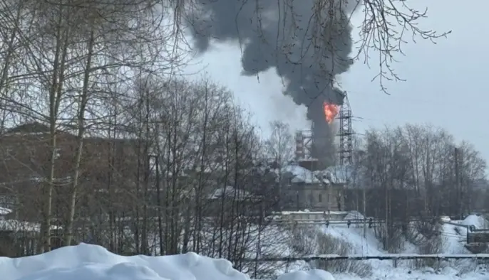 В Ухті загорілася технологічна установка заводу "Лукойл-Ухтанафтопереробка"