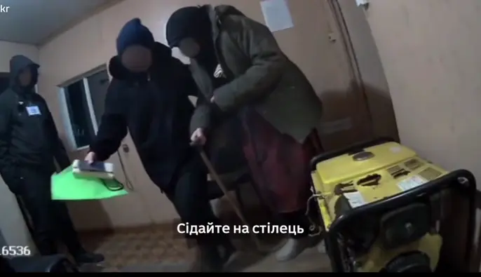 Прикордонники викрили чоловіка, який намагався виїхати за кордон під виглядом бабусі