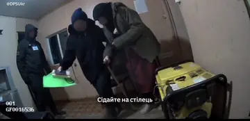 Прикордонники викрили чоловіка, який намагався виїхати за кордон під виглядом бабусі