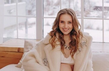 "Багатодітна мама в чаті": зірка "Кріпосної" Анна Сагайдачна народила третю дитину