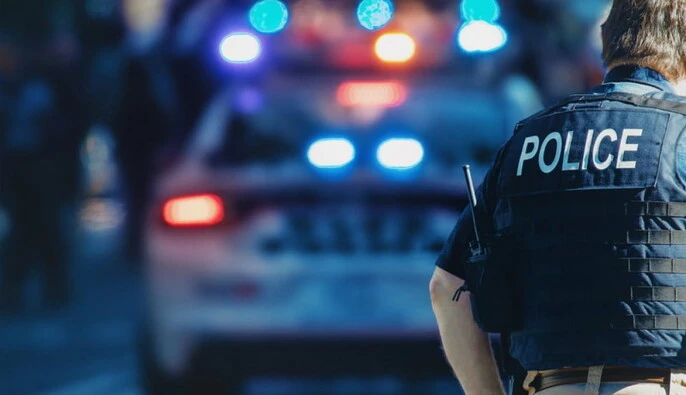 В США мужчина в футболке с иранским флагом открыл огонь у одного из баров, погибли люди