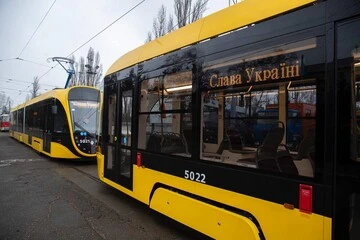 На лівому березі Києва частково відновили рух електротранспорту – подробиці