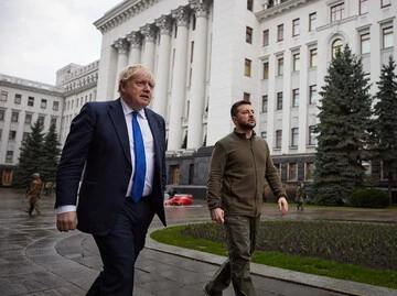 Борис Джонсон: Ми даємо Україні достатньо, щоб вони вижили, але не перемогли