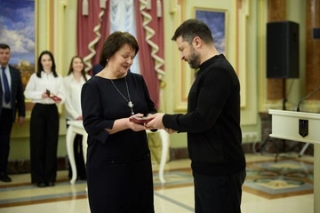 Зеленський вручив держнагороди та відзнаки "Золоте серце" волонтерам, лікарям та освітянам