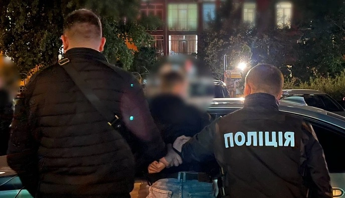 В Киеве будут судить чиновника, требовавшего 36 000$за исключение из военного учета