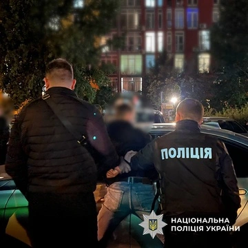 У Києві судитимуть посадовця, який вимагав 36 000$ за виключення з військового обліку