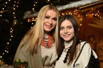 "Мама чаще общается": младшая дочь Ольги Сумской высказалась о сестре в России