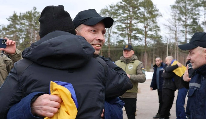 Украина вернула из российского плена еще 300 военных и двух гражданских