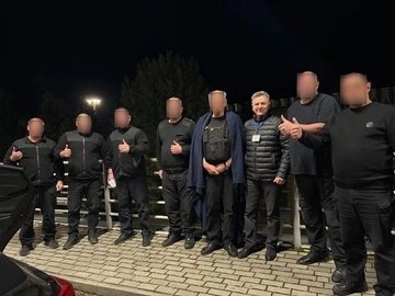 Сотрудники инкассации Ощадбанка, удерживаемые в Будапеште, прибыли в Украину: все подробности