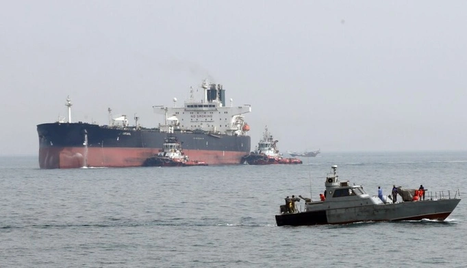 AFP: Ормузским проливом прошли только девять коммерческих судов со 2 марта