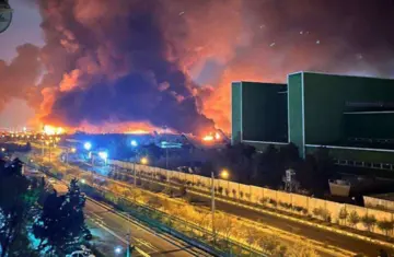 В Тегеране после авиаударов горит аэропорт Мехрабад – CNN