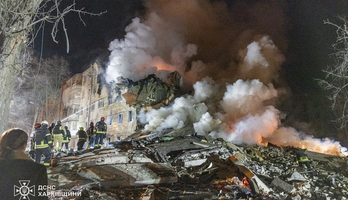 У Харкові триває розбір завалів після ракетного удару РФ по житловому будинку: серед загиблих двоє дітей