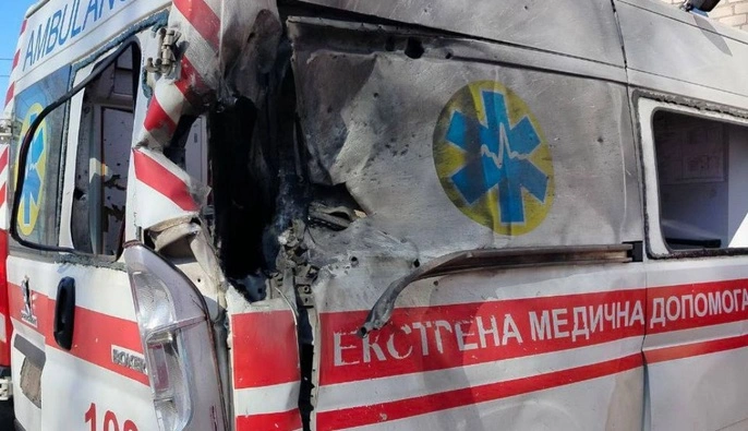 В Николаевской области оккупанты атаковали автомобиль медиков: есть раненые