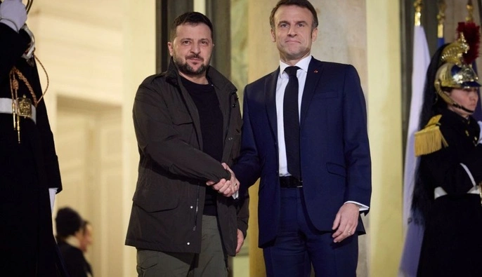 Зеленский поговорил с Макроном: речь шла о роли Украины в ситуации безопасности на Ближнем Востоке