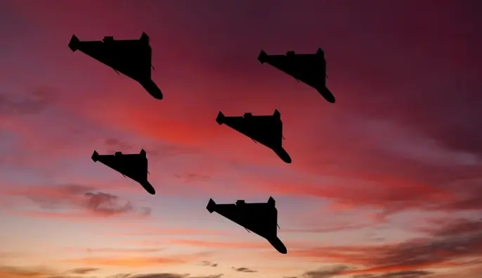 У Чугуєві після атаки дронів палає будинок, постраждали двоє людей