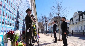 Зеленский и премьер Нидерландов почтили память павших украинских воинов