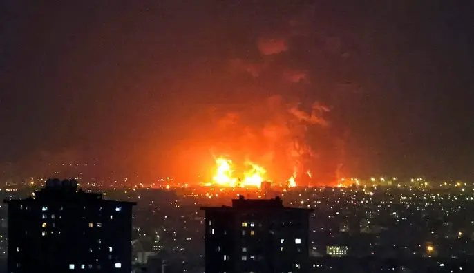 Ізраїль завдав удару по енергетиці Ірану — спалахнули нафтосховища