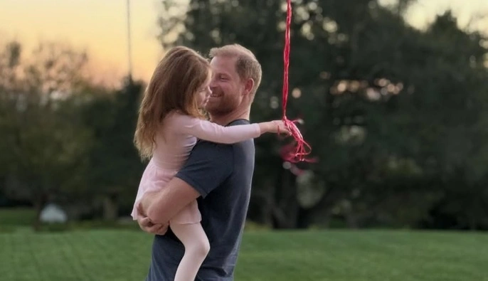 Меган Маркл показала рідкісне фото доньки, зроблене принцом Гаррі