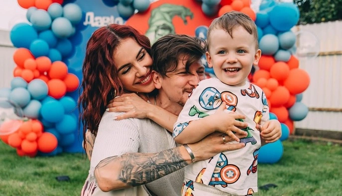 "Останні три тижні були найважчими": MamaRika з сином повернулася з Дубая після обстрілів