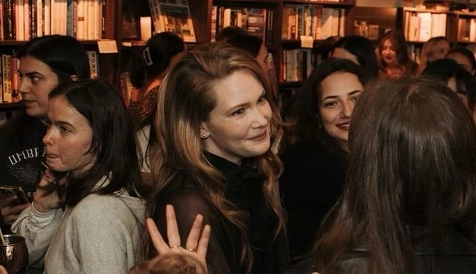 Анонс двох нових книг Сари Маас спричинив стрімкий ріст акцій британського видавництва 