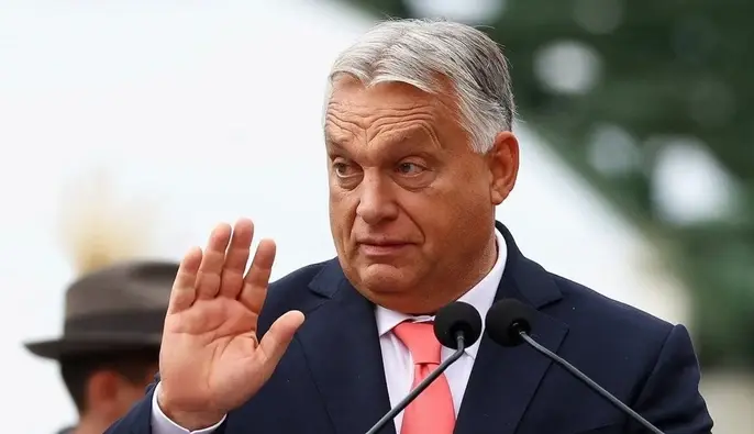 Орбан підписав постанову про арешт українських коштів Ощадбанку