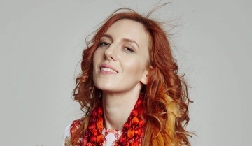 Певица Иллария со своей дочерью выступили на "Голосе" в Италии: реакция жюри и значение песни