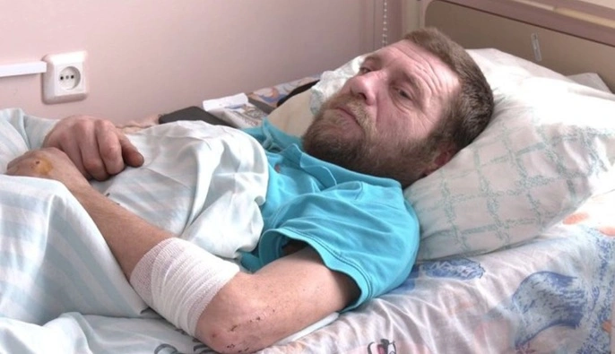 Боєць ЗСУ переконав двох росіян здатися, коли потрапив у полон РФ на полі бою