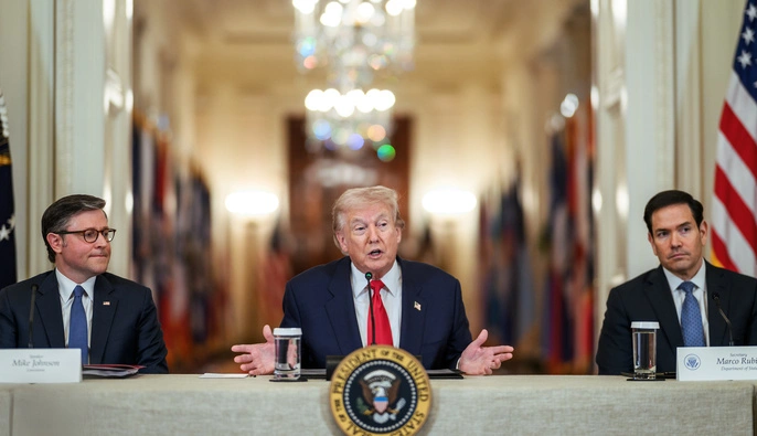 Трамп купил своим подчиненным обувь большого размера и 