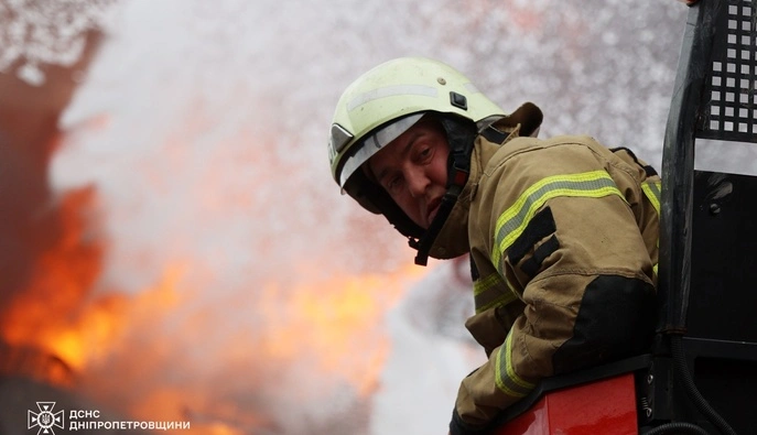 Гасили чотири дні: рятувальники ліквідували пожежу через атаку РФ на Дніпропетровщині 