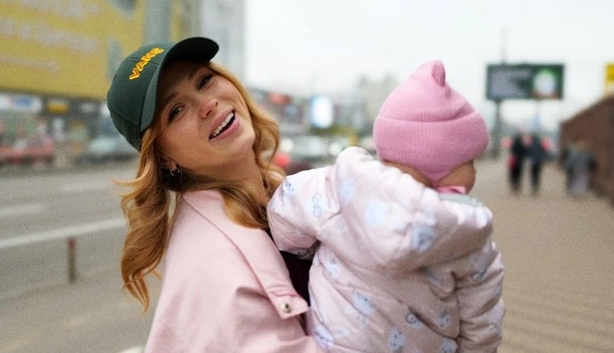 "Танемо від цієї неземної краси: Анна Кошмал показала фото доньки у її перший день народження