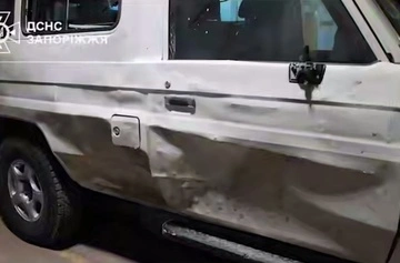 Российские дроны атаковали эвакуационный автомобиль ГСЧС в Запорожье