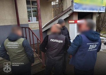 Знімав з розшуку за $4000: у Чернівецькій області викрили військового ТЦК 